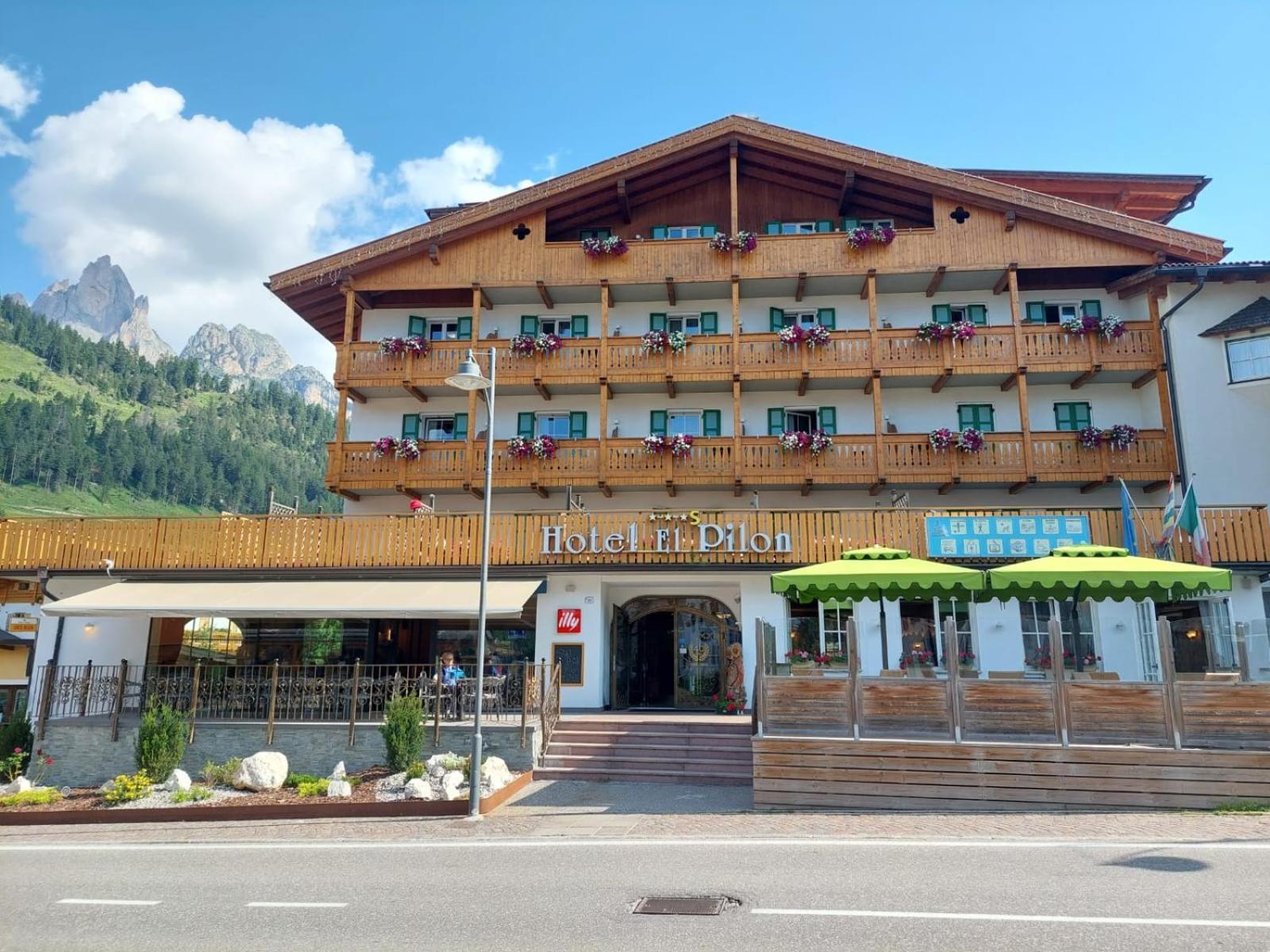 Hotel El Pilon Pozza di Fassa Exteriér fotografie