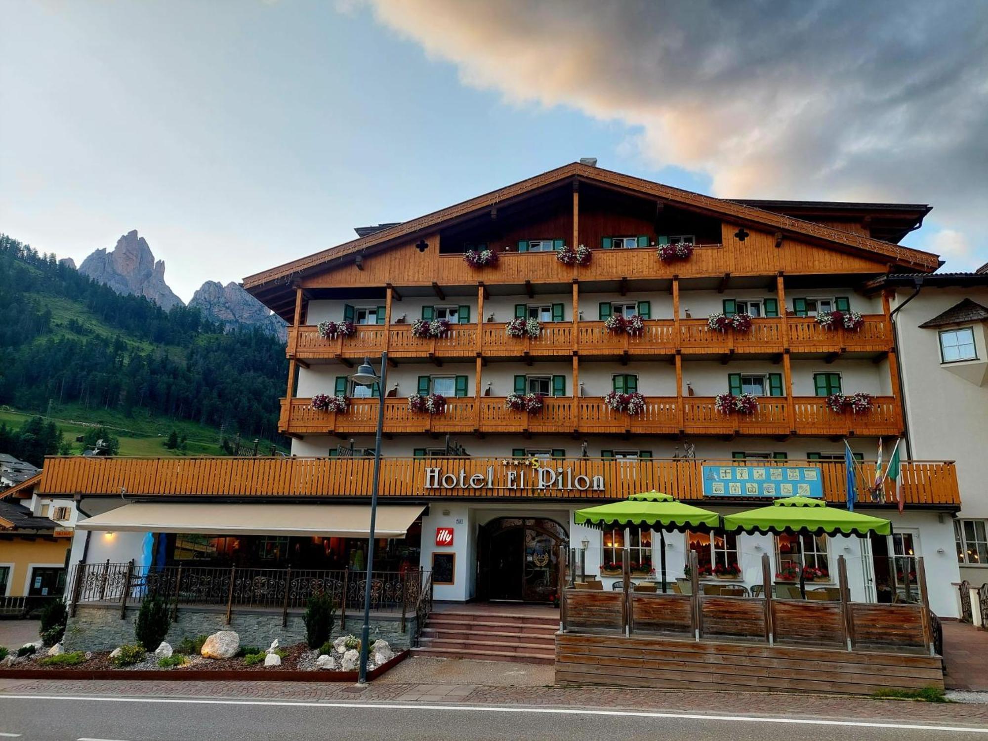 Hotel El Pilon Pozza di Fassa Exteriér fotografie